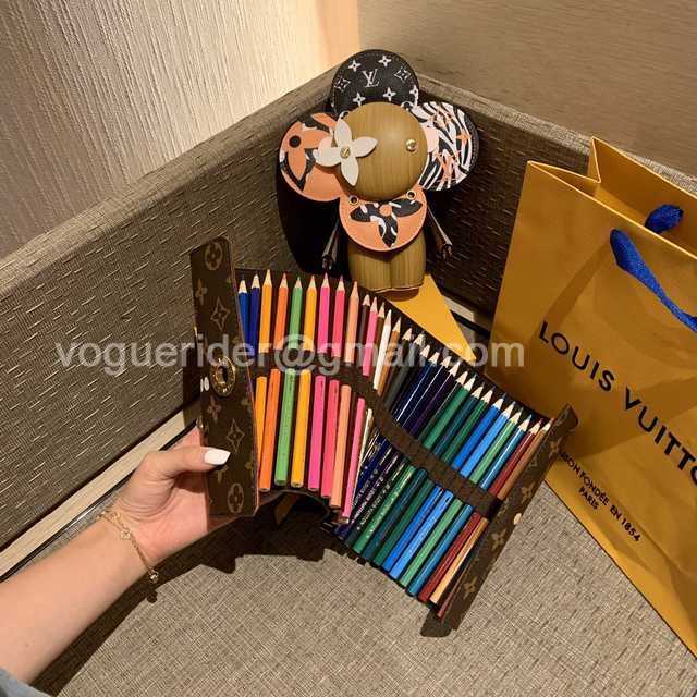 DE10012 LV color pencils suit