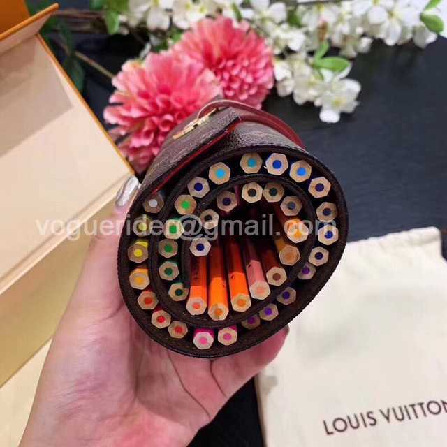 DE10012 LV color pencils suit