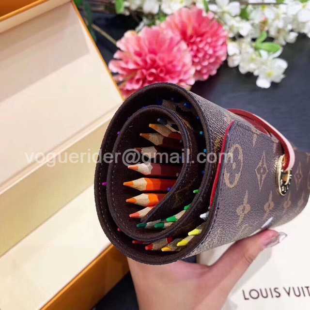 DE10012 LV color pencils suit