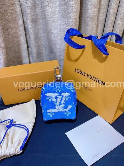 DE10018 LV Hangings/Wallet