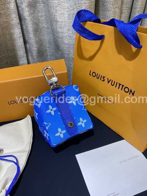 DE10018 LV Hangings/Wallet