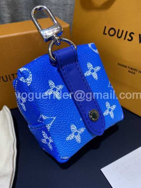 DE10018 LV Hangings/Wallet