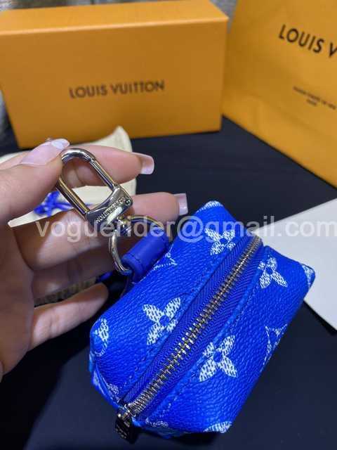 DE10018 LV Hangings/Wallet