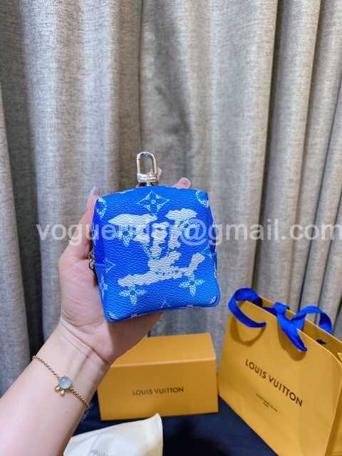 DE10018 LV Hangings/Wallet