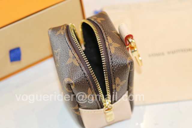 DE10018 LV Hangings/Wallet