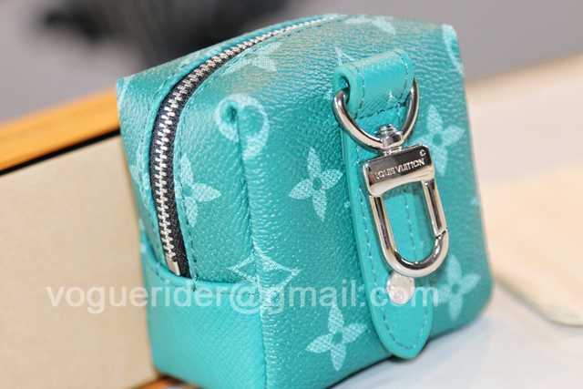 DE10018 LV Hangings/Wallet