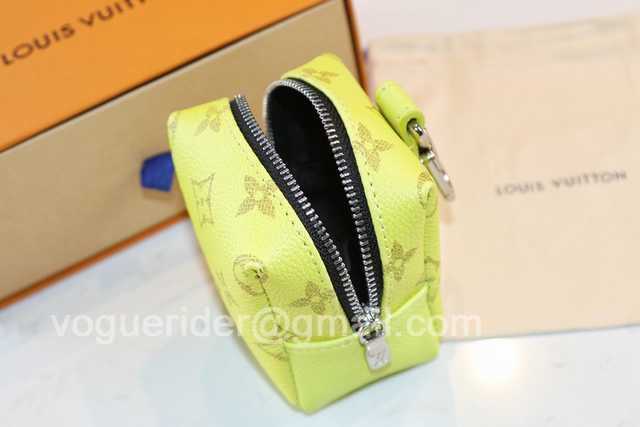 DE10018 LV Hangings/Wallet