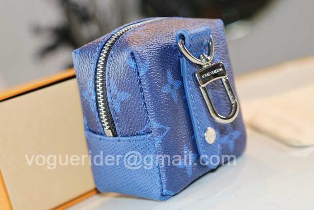 DE10018 LV Hangings/Wallet
