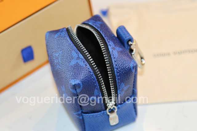 DE10018 LV Hangings/Wallet