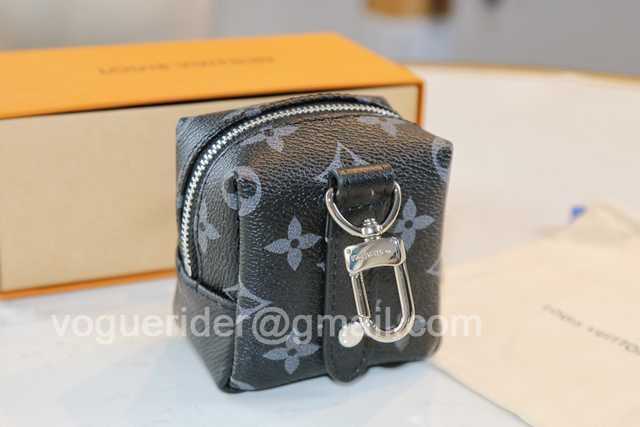 DE10018 LV Hangings/Wallet