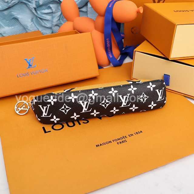 DE10019 LV Pencil Case