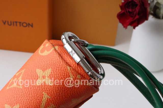 DE10021 LV Hangings/Clutch