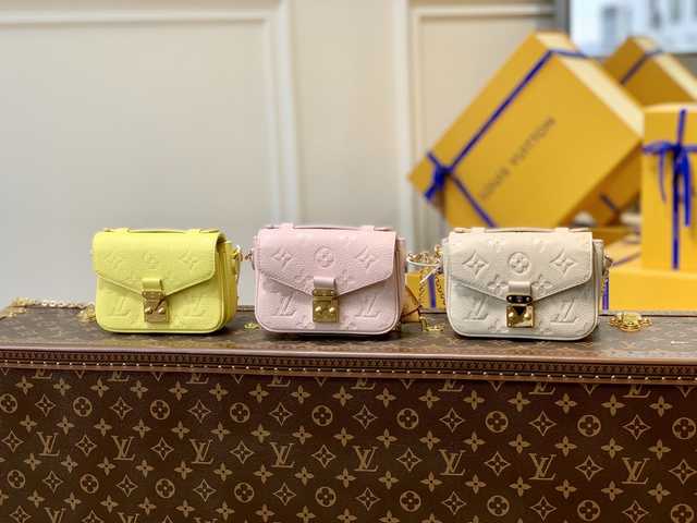 DE10023 LV Chain Bag