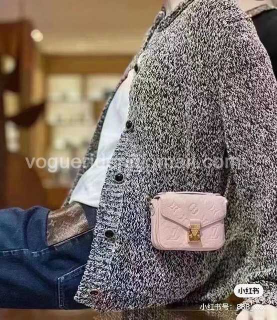 DE10023 LV Chain Bag