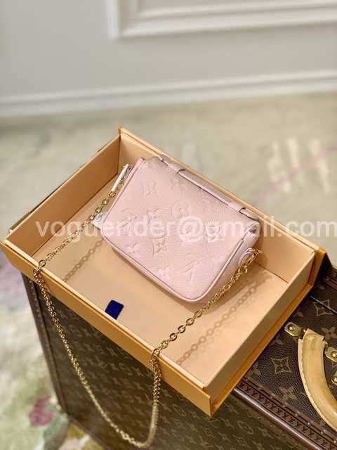 DE10023 LV Chain Bag