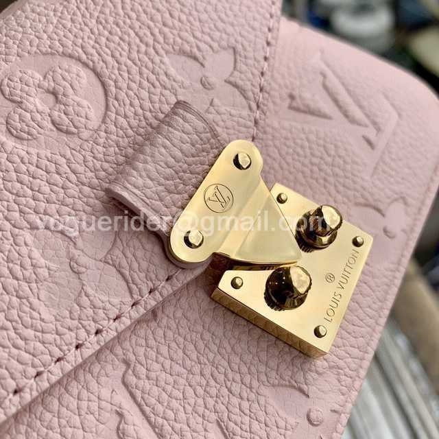 DE10023 LV Chain Bag