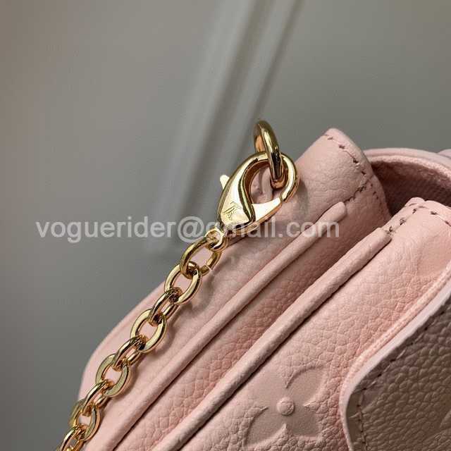 DE10023 LV Chain Bag