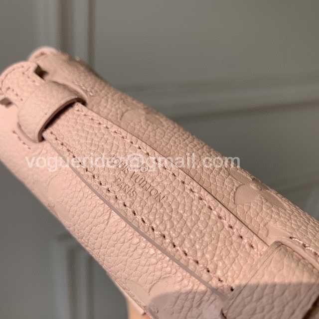 DE10023 LV Chain Bag