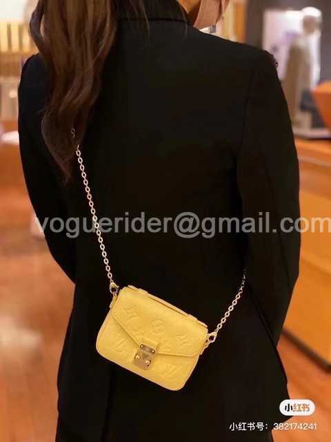 DE10023 LV Chain Bag