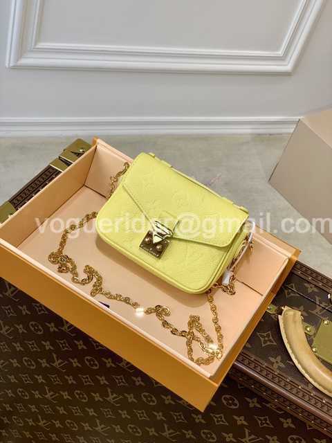 DE10023 LV Chain Bag
