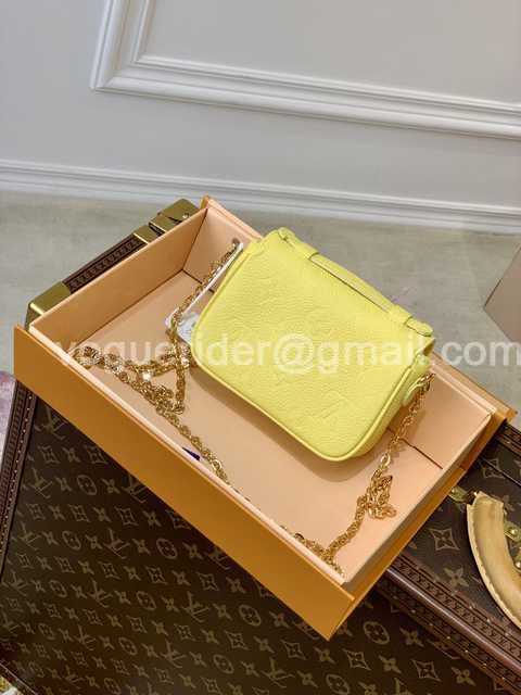 DE10023 LV Chain Bag