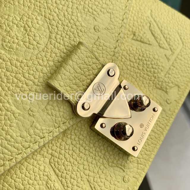 DE10023 LV Chain Bag