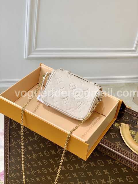 DE10023 LV Chain Bag