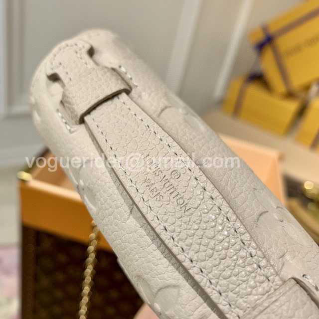 DE10023 LV Chain Bag