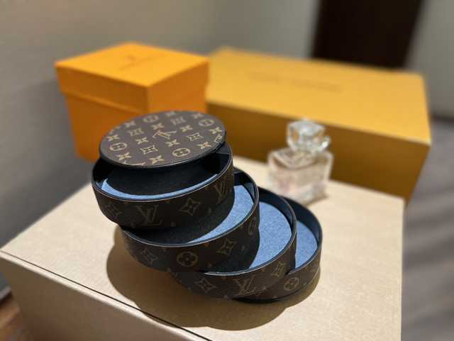 DE10024 LV Jewelry case