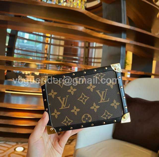 DE10025 LV Jewelry Case