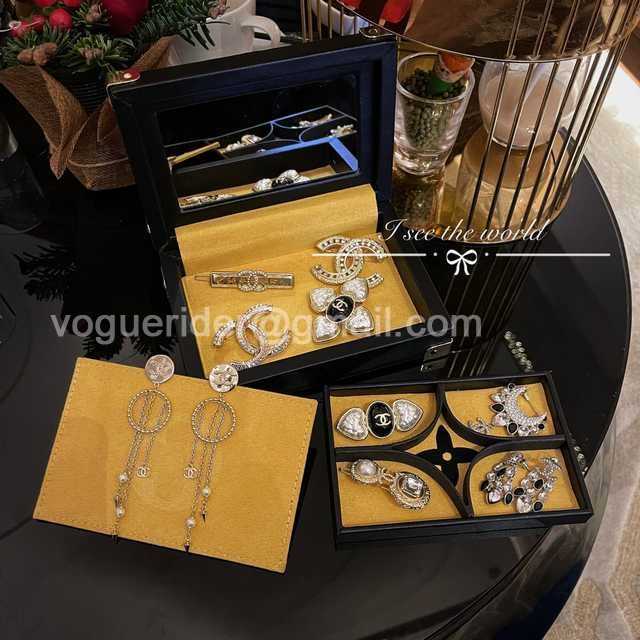 DE10025 LV Jewelry Case