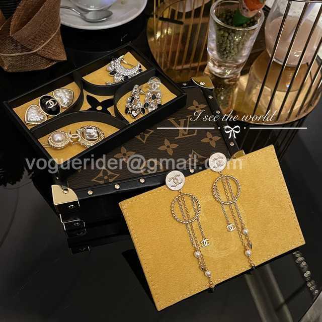 DE10025 LV Jewelry Case