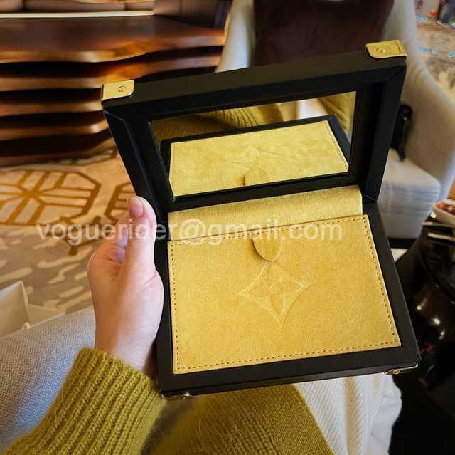 DE10025 LV Jewelry Case