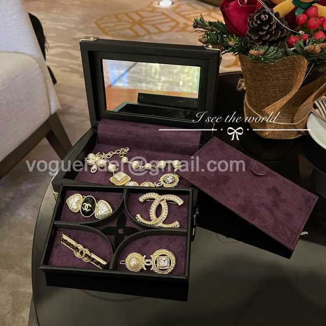 DE10025 LV Jewelry Case