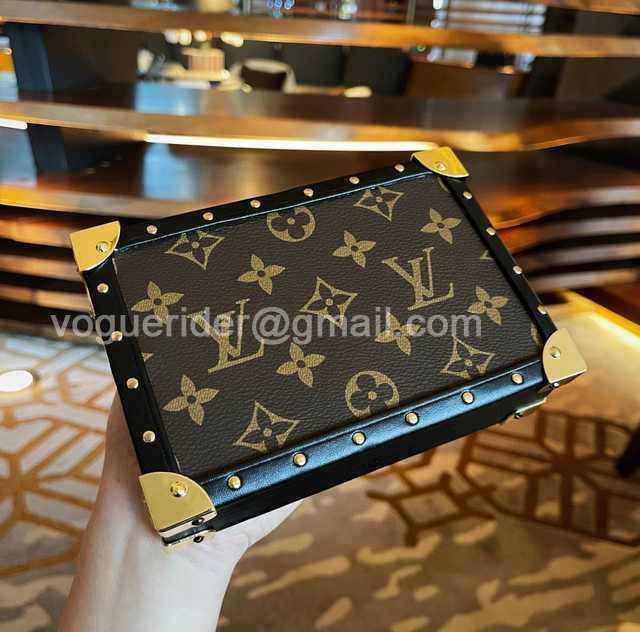 DE10025 LV Jewelry Case