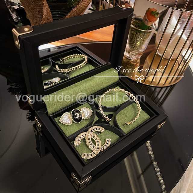 DE10025 LV Jewelry Case