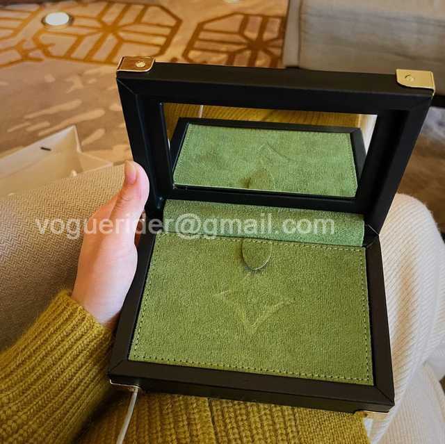 DE10025 LV Jewelry Case