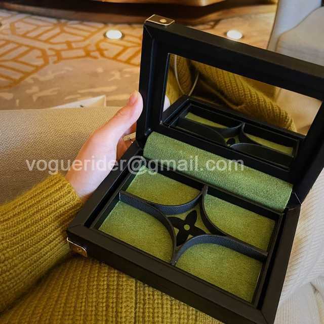 DE10025 LV Jewelry Case