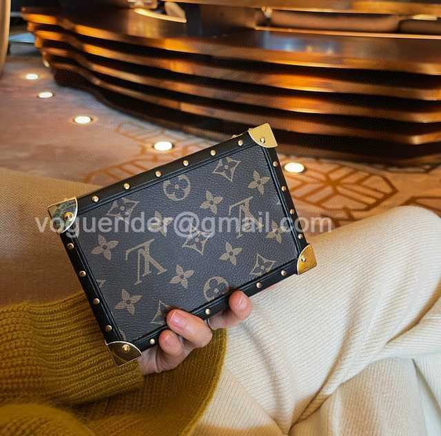 DE10025 LV Jewelry Case