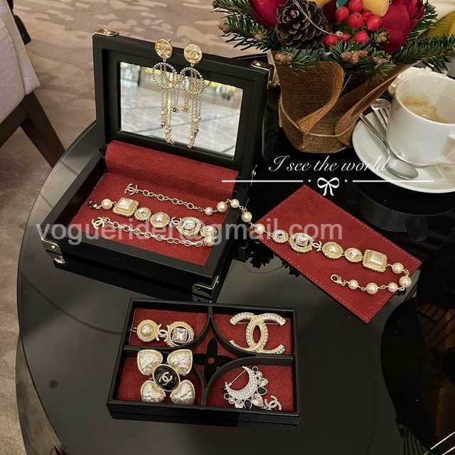 DE10025 LV Jewelry Case