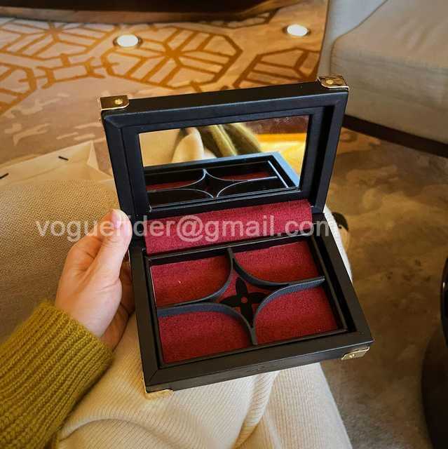 DE10025 LV Jewelry Case