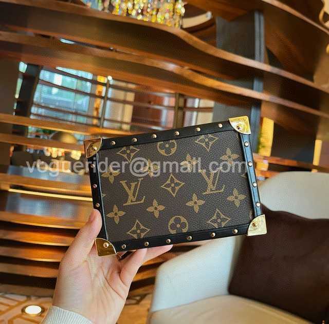 DE10025 LV Jewelry Case