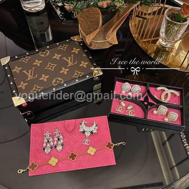 DE10025 LV Jewelry Case
