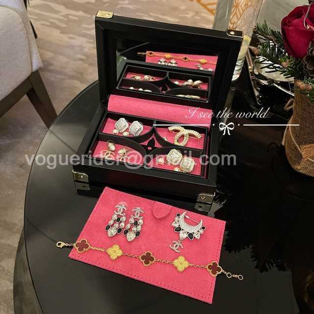 DE10025 LV Jewelry Case